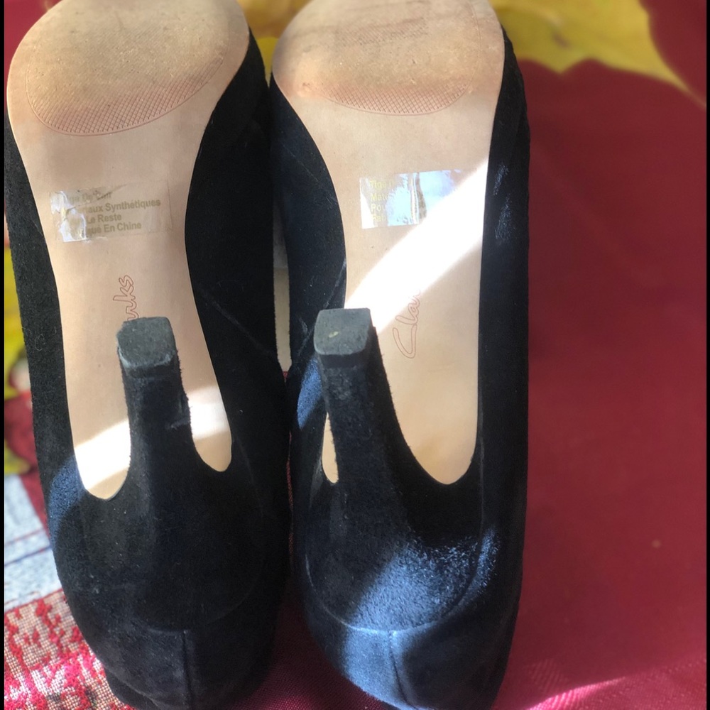 Clark’s Artisan Black Suede Ankle Boots, 7M - Picture 3 of 5